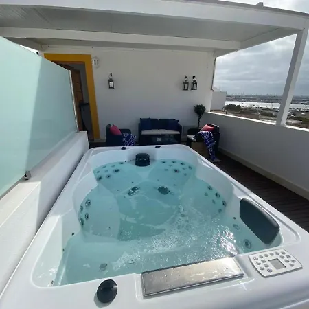 بيت شباب Lantia Rooftop House *