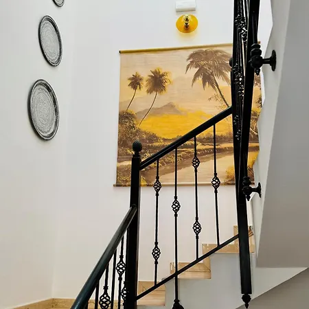 Lantia Rooftop House אכסניה *