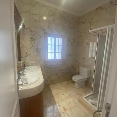 Lantia Rooftop House 호스텔 *