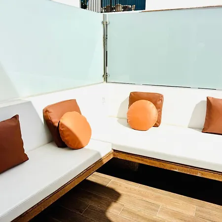 Lantia Rooftop House Хостел *