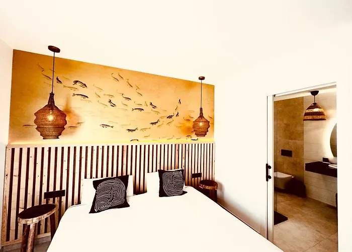 Lantia Rooftop House Hostel *